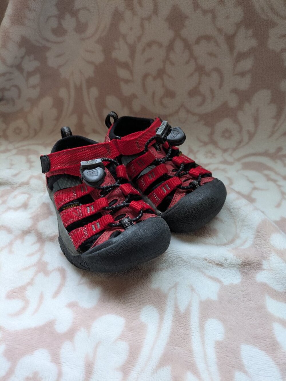 Keen Newport H2 Kids Size 8 sandals Red Gray Hiking Shoes